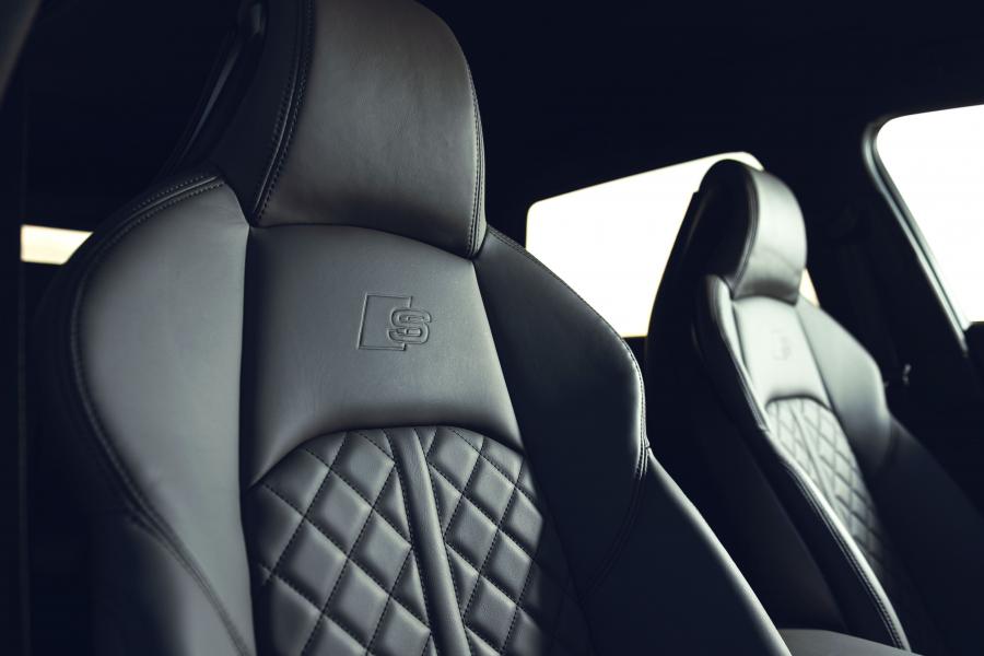 Интерьер Audi S4 Avant TDI (B9) 2019 года  (UK) (фото 4 из 40)